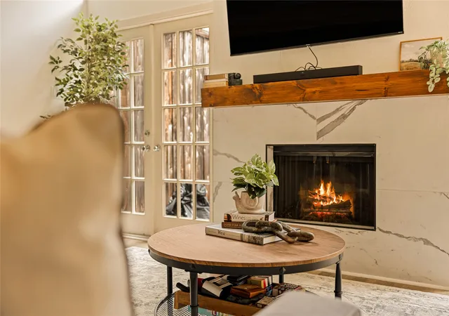 Listing Photo 5 - Condo for sale in building located at 4015 Holland Ave, Dallas, TX 75219 - Unit #103