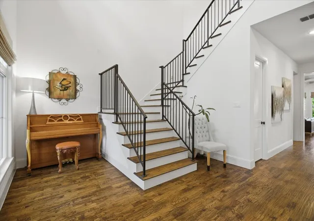 Photo 3 of Single family home for sale at 520 Point Vista Dr, Aledo, TX 76008 | MLS# 21283421 | Listing updated on 2026-09-13