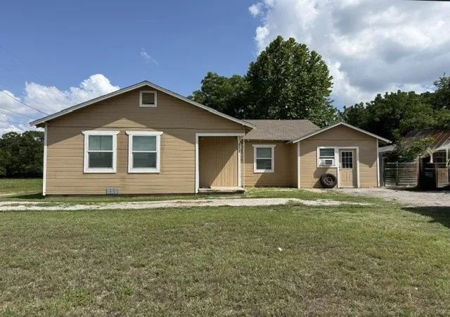 Photo 1 of Single family home for sale at 750 W Lingleville Rd, Stephenville, TX 76401 | MLS# 21285090 | Listing updated on 2026-09-30