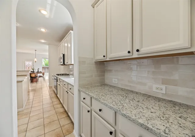 Photo 3 of Sale Pending at 4204 Bridgestone Dr, Fort Worth, TX 76123 | MLS# 21281807 | Listing updated on 2026-09-09