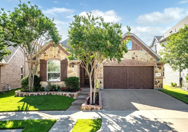 Photo 1 of Single family home for sale at 604 Satinwood Ln, Euless, TX 76039 | MLS# 21282802 | Listing updated on 2026-09-30