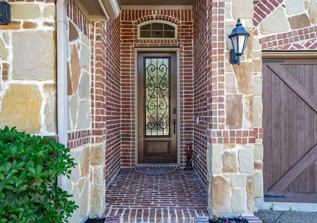 Photo 3 of Single family home for sale at 604 Satinwood Ln, Euless, TX 76039 | MLS# 21282802 | Listing updated on 2026-09-30