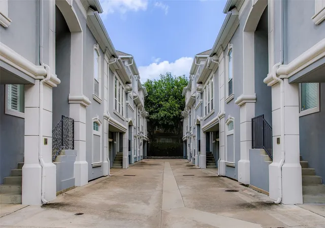 Photo 3 of Townhouse for sale at 5006 Cedar Springs Rd #C, Dallas, TX 75235 | MLS# 21285194 | Listing updated on 2026-09-13