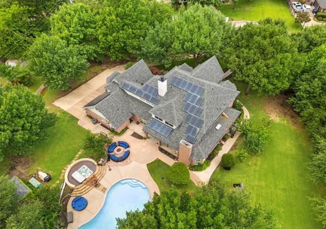 Photo 1 of Mansion for sale at 8 Park Pl, Mansfield, TX 76063 | MLS# 21285218 | Listing updated on 2026-10-20