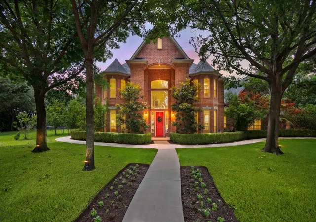 Photo 2 of Mansion for sale at 8 Park Pl, Mansfield, TX 76063 | MLS# 21285218 | Listing updated on 2026-10-20