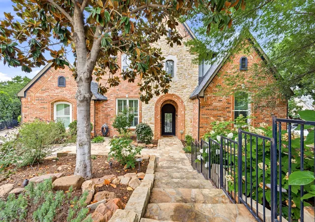 Photo 3 of Single family home for sale at 3091 Whispering Oaks Dr, Lewisville, TX 75077 | MLS# 21283186 | Listing updated on 2026-09-09