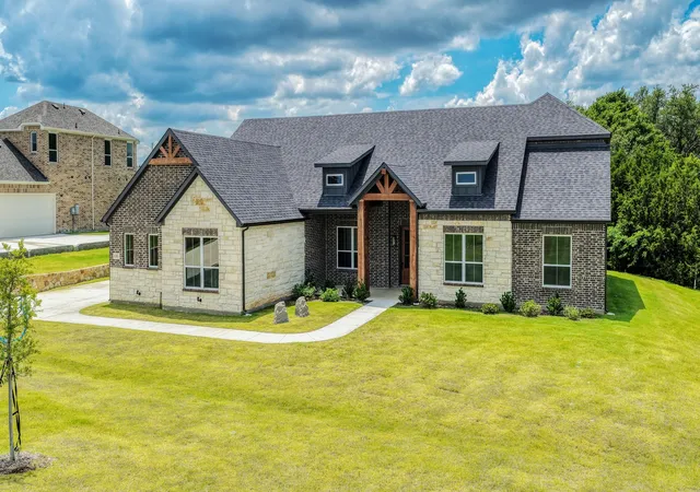 Photo 2 of Single family home for sale at 2001 Woodland Rd, Weatherford, TX 76088 | MLS# 21283729 | Listing updated on 2026-09-09
