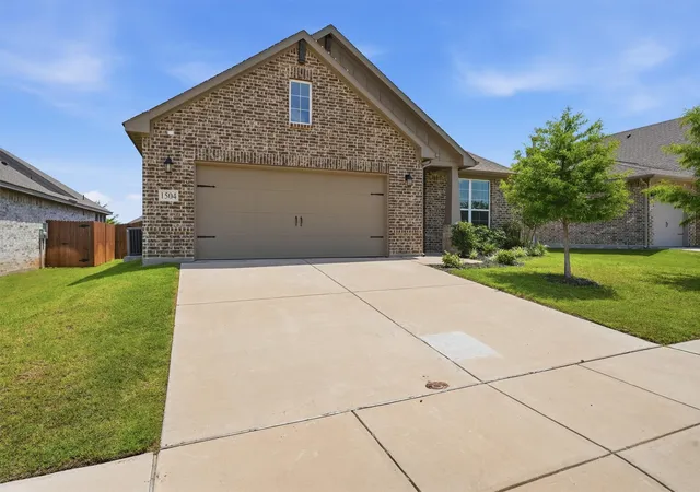 Photo 3 of Sale Pending at 1504 Sand Dollar Trl, Weatherford, TX 76087 | MLS# 21285416 | Listing updated on 2026-07-31