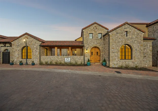 Photo 3 of Single family home for sale at 16 Catalonia Dr, Roanoke, TX 76262 | MLS# 21285311 | Listing updated on 2026-10-04