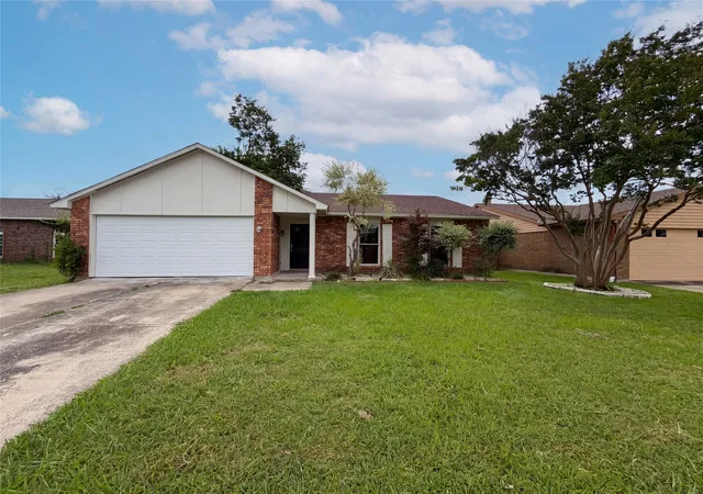 Photo 1 of Sale Pending at 3920 Hunters Trl, Mesquite, TX 75150 | MLS# 21285422 | Listing updated on 2026-09-11