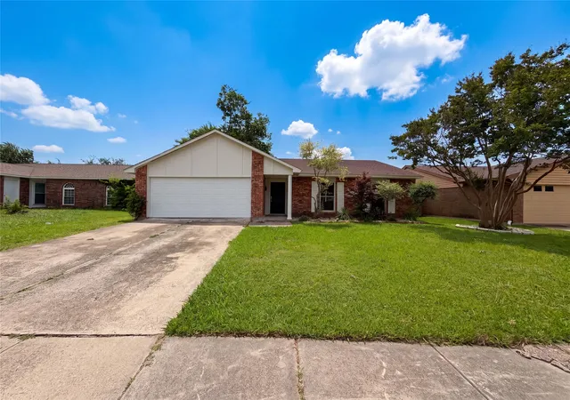 Photo 2 of Sale Pending at 3920 Hunters Trl, Mesquite, TX 75150 | MLS# 21285422 | Listing updated on 2026-09-11