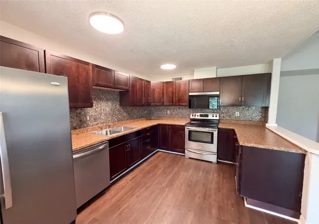 Photo 3 of Sale Pending at 3920 Hunters Trl, Mesquite, TX 75150 | MLS# 21285422 | Listing updated on 2026-09-11