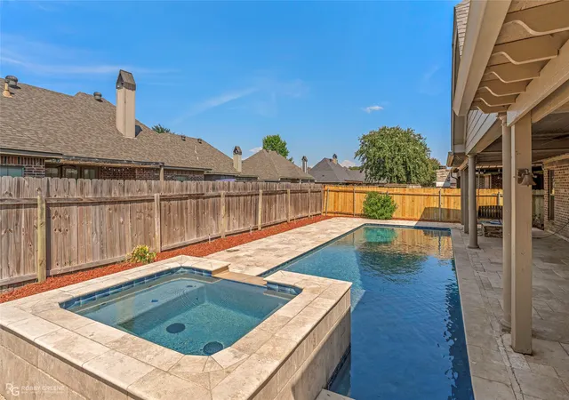 Photo 2 of Single family home for sale at 814 Dumaine Dr, Bossier City, LA 71111 | MLS# 21285535 | Listing updated on 2026-10-04