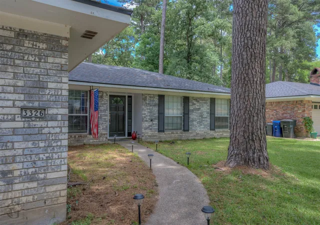 Photo 3 of Sale Pending at 3326 Warwick Dr, Shreveport, LA 71118 | MLS# 21285548 | Listing updated on 2026-09-11