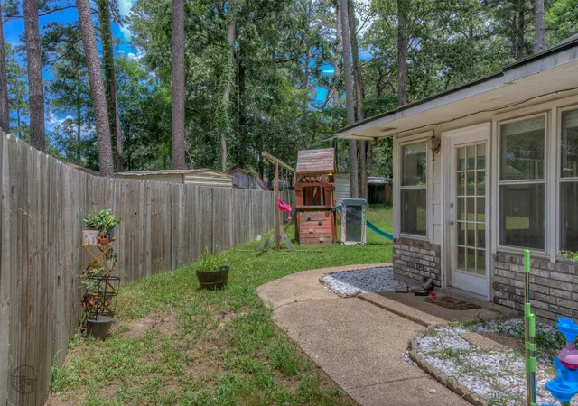 Photo 4 of Sale Pending at 3326 Warwick Dr, Shreveport, LA 71118 | MLS# 21285548 | Listing updated on 2026-09-11