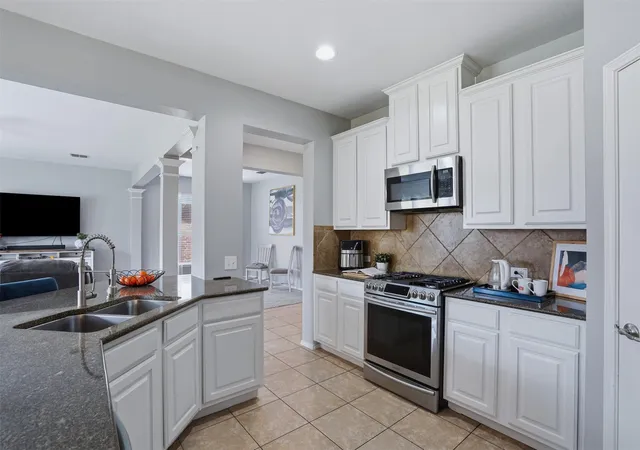 Photo 2 of Single family home for sale at 908 Lake Hollow Dr, Little Elm, TX 75068 | MLS# 21285421 | Listing updated on 2026-09-11