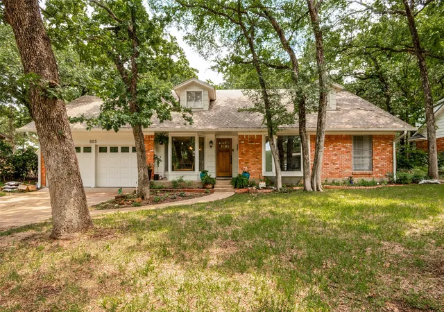 Photo 1 of Single family home for sale at 805 Live Oak Ln, Arlington, TX 76012 | MLS# 21285599 | Listing updated on 2026-09-09