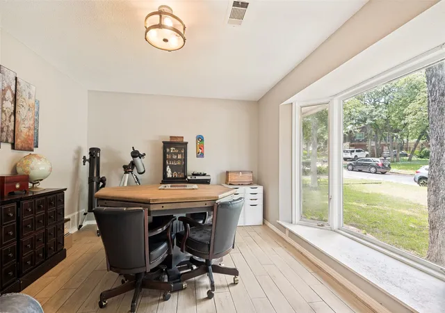 Photo 3 of Single family home for sale at 805 Live Oak Ln, Arlington, TX 76012 | MLS# 21285599 | Listing updated on 2026-09-09