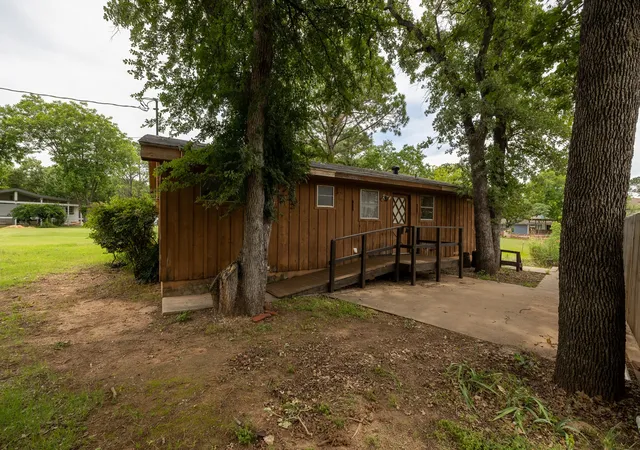 Photo 2 of Single family home for sale at 1512 Pecos Trail Ct, Granbury, TX 76048 | MLS# 21285543 | Listing updated on 2026-09-10
