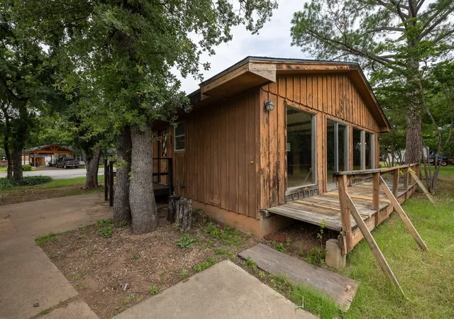 Photo 3 of Single family home for sale at 1512 Pecos Trail Ct, Granbury, TX 76048 | MLS# 21285543 | Listing updated on 2026-09-10