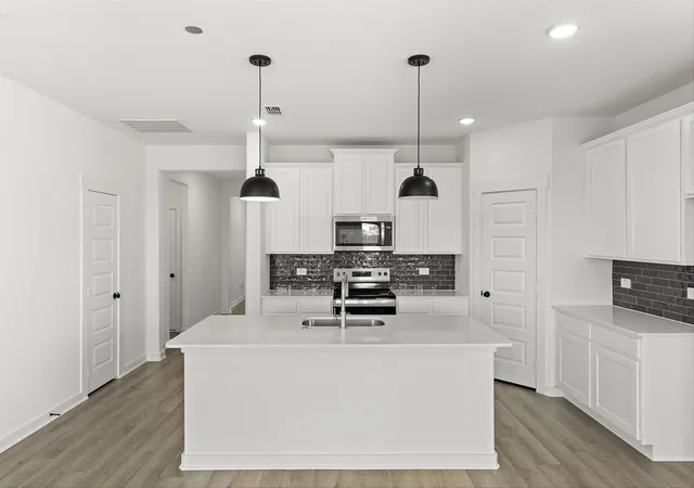 Photo 3 of Sale Pending at 104 Morning Dew Dr, Willow Park, TX 76008 | MLS# 21285695 | Listing updated on 2026-09-13