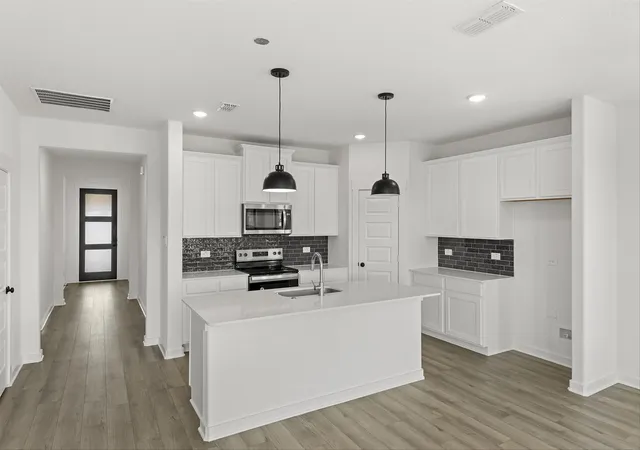 Photo 3 of Sale Pending at 104 Morning Dew Dr, Willow Park, TX 76008 | MLS# 21285695 | Listing updated on 2026-09-13