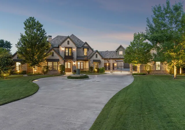 Photo 2 of Mansion for sale at 517 Pine Island Cir, Rockwall, TX 75032 | MLS# 21284223 | Listing updated on 2026-09-12