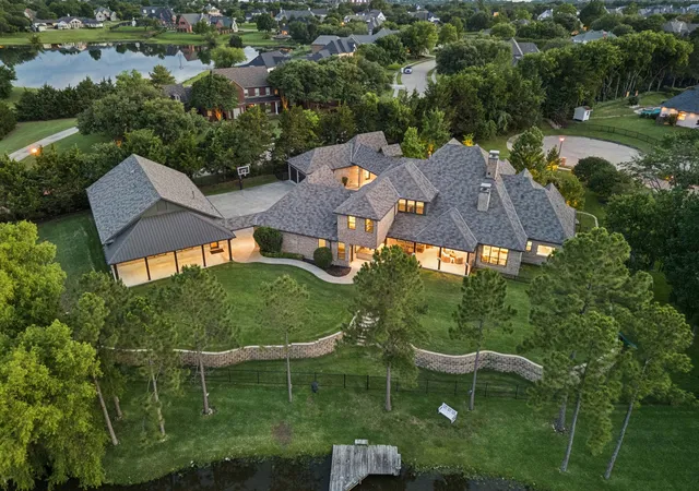 Photo 3 of Mansion for sale at 517 Pine Island Cir, Rockwall, TX 75032 | MLS# 21284223 | Listing updated on 2026-09-12