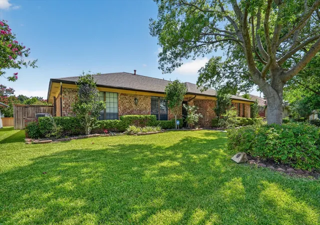 Photo 1 of Single family home for sale at 1502 Meadow Glen St, Richardson, TX 75081 | MLS# 21285786 | Listing updated on 2026-10-01