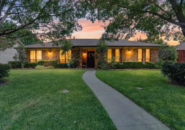 Photo 2 of Single family home for sale at 1502 Meadow Glen St, Richardson, TX 75081 | MLS# 21285786 | Listing updated on 2026-10-01