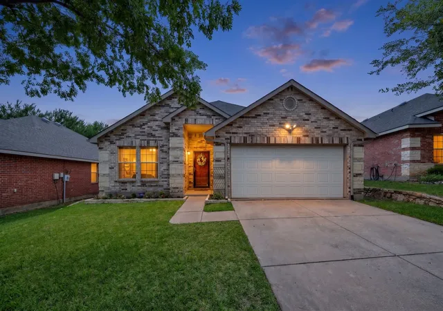 Photo 2 of Single family home for sale at 3209 Clydesdale Dr, Denton, TX 76210 | MLS# 21283269 | Listing updated on 2026-09-12