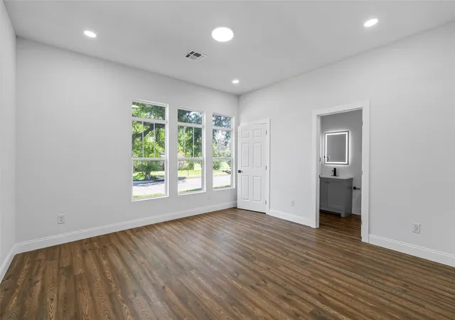 Photo 3 of Single family home for sale at 2023 Bosque Blvd, Waco, TX 76707 | MLS# 21285959 | Listing updated on 2026-09-13
