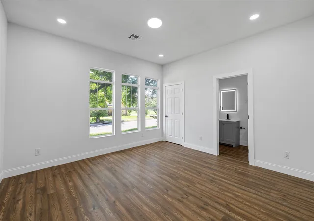 Photo 4 of Single family home for sale at 2023 Bosque Blvd, Waco, TX 76707 | MLS# 21285959 | Listing updated on 2026-09-13