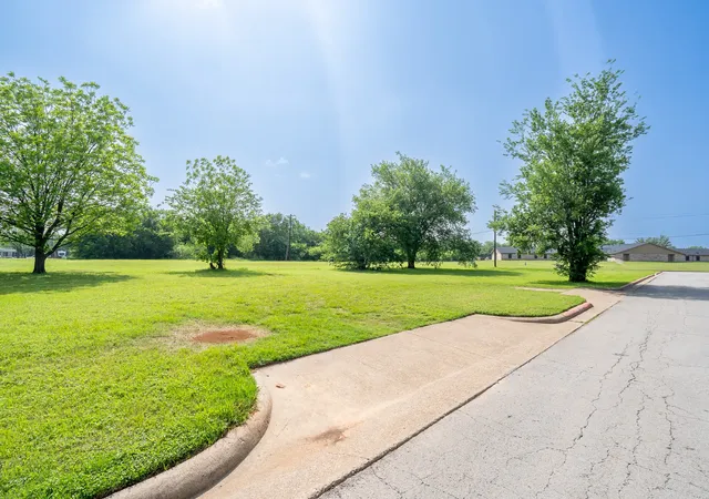 Photo 3 of Sale Pending at 105 S Hawthorne St, Granbury, TX 76048 | MLS# 21258085 | Listing updated on 2026-09-20