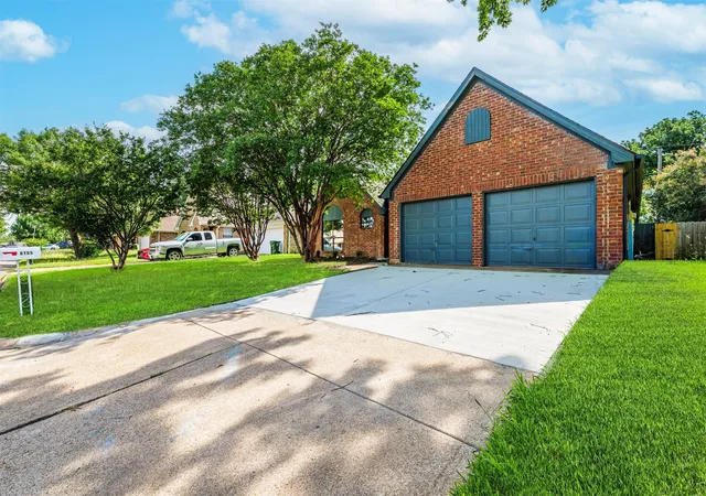 Photo 2 of Single family home for sale at 6105 Meadowside Trl, Arlington, TX 76017 | MLS# 21285533 | Listing updated on 2026-09-08