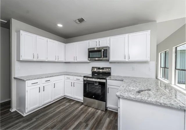 Photo 4 of Single family home for sale at 6105 Meadowside Trl, Arlington, TX 76017 | MLS# 21285533 | Listing updated on 2026-09-08