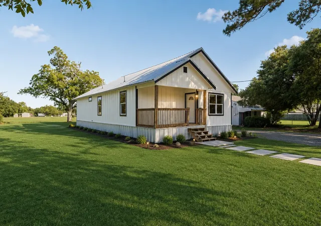Photo 2 of Sale Pending at 204 S Anderson St, Bremond, TX 76629 | MLS# 21286102 | Listing updated on 2026-10-03