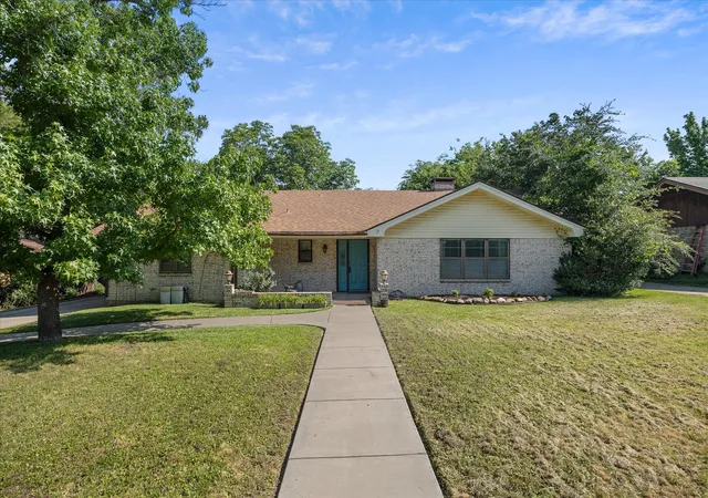 Photo 2 of Single family home for sale at 2308 Royal Ln, Greenville, TX 75402 | MLS# 21280336 | Listing updated on 2026-09-30