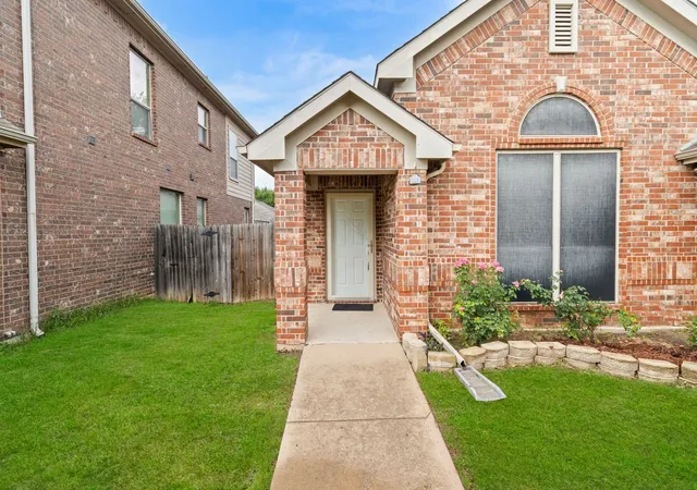 Photo 2 of Single family home for sale at 2213 Whitney Dr, Weatherford, TX 76087 | MLS# 21286160 | Listing updated on 2026-09-10