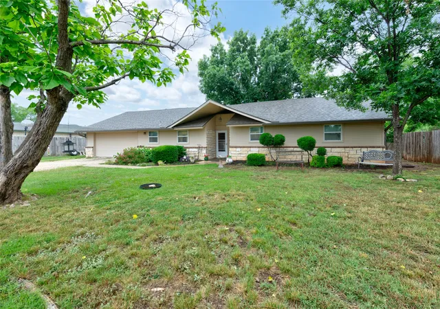 Photo 1 of Sale Pending at 1033 Wolfe Rd #A, Abilene, TX 79602 | MLS# 21285809 | Listing updated on 2026-09-17
