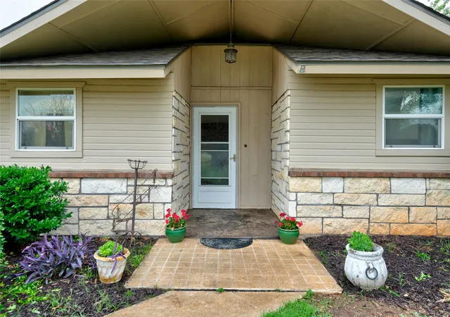 Photo 3 of Sale Pending at 1033 Wolfe Rd #A, Abilene, TX 79602 | MLS# 21285809 | Listing updated on 2026-09-17