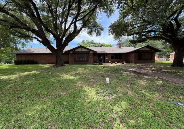 Photo 1 of Single family home for sale at 803 Val Verde Pl, Marlin, TX 76661 | MLS# 21285820 | Listing updated on 2026-09-19