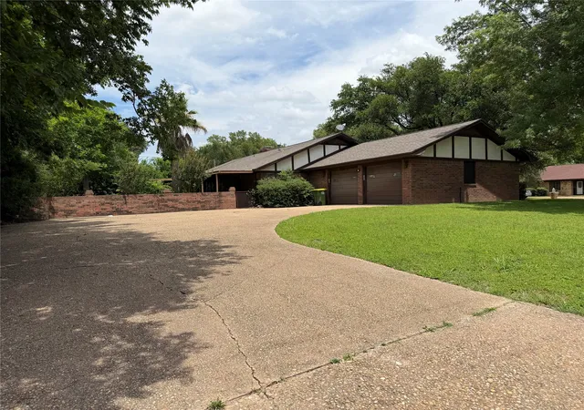 Photo 3 of Single family home for sale at 803 Val Verde Pl, Marlin, TX 76661 | MLS# 21285820 | Listing updated on 2026-09-19
