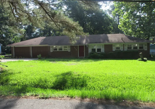 Single family home for sale at 909 Wilton Pl, Shreveport, LA 71107 | MLS# 21286283