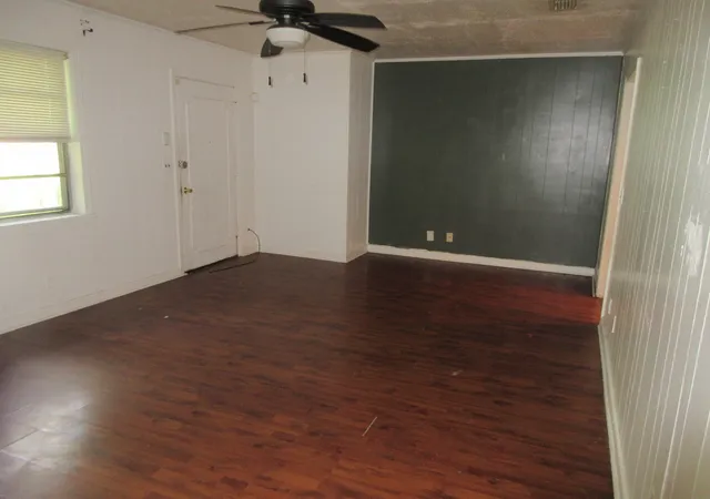 Photo 2 of Single family home for sale at 909 Wilton Pl, Shreveport, LA 71107 | MLS# 21286283 | Listing updated on 2026-09-15