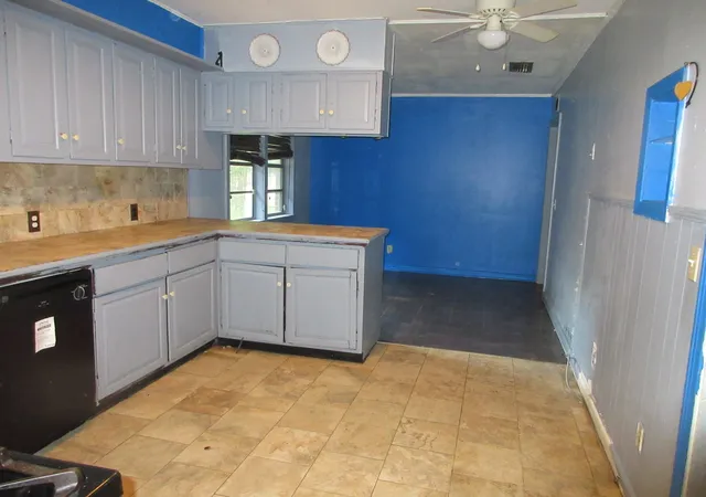 Photo 3 of Single family home for sale at 909 Wilton Pl, Shreveport, LA 71107 | MLS# 21286283 | Listing updated on 2026-09-15