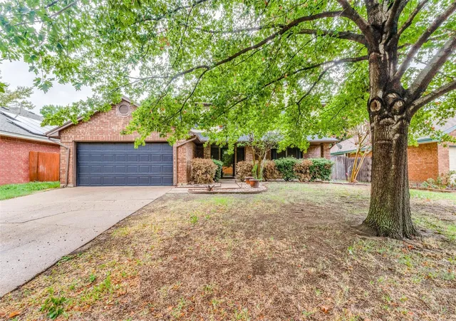 Photo 2 of Sale Pending at 2104 Bershire Dr, Flower Mound, TX 75028 | MLS# 21286293 | Listing updated on 2026-10-02