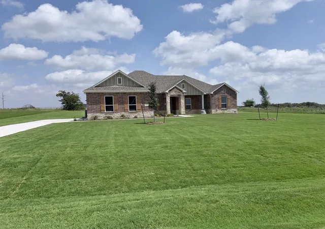 Photo 2 of Single family home for sale at 128 Fan Mill Trl, Weatherford, TX 76085 | MLS# 21286391 | Listing updated on 2026-09-10