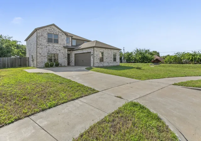 Photo 2 of Sale Pending at 1516 Kinglet St, De Soto, TX 75115 | MLS# 21286445 | Listing updated on 2026-08-02