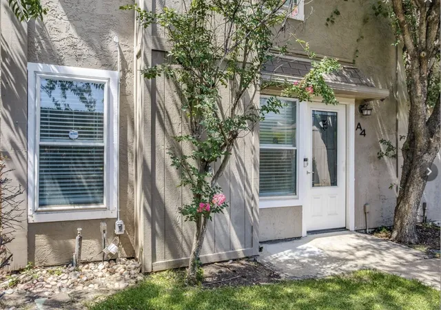 Condo for sale at 13340 Kit Ln #A4, Dallas, TX 75240 | MLS# 21285977